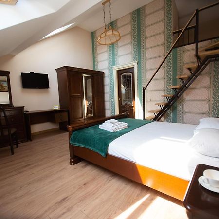 Apart Yaroslava Osmomysla 9 Square - City Center Лвив Екстериор снимка