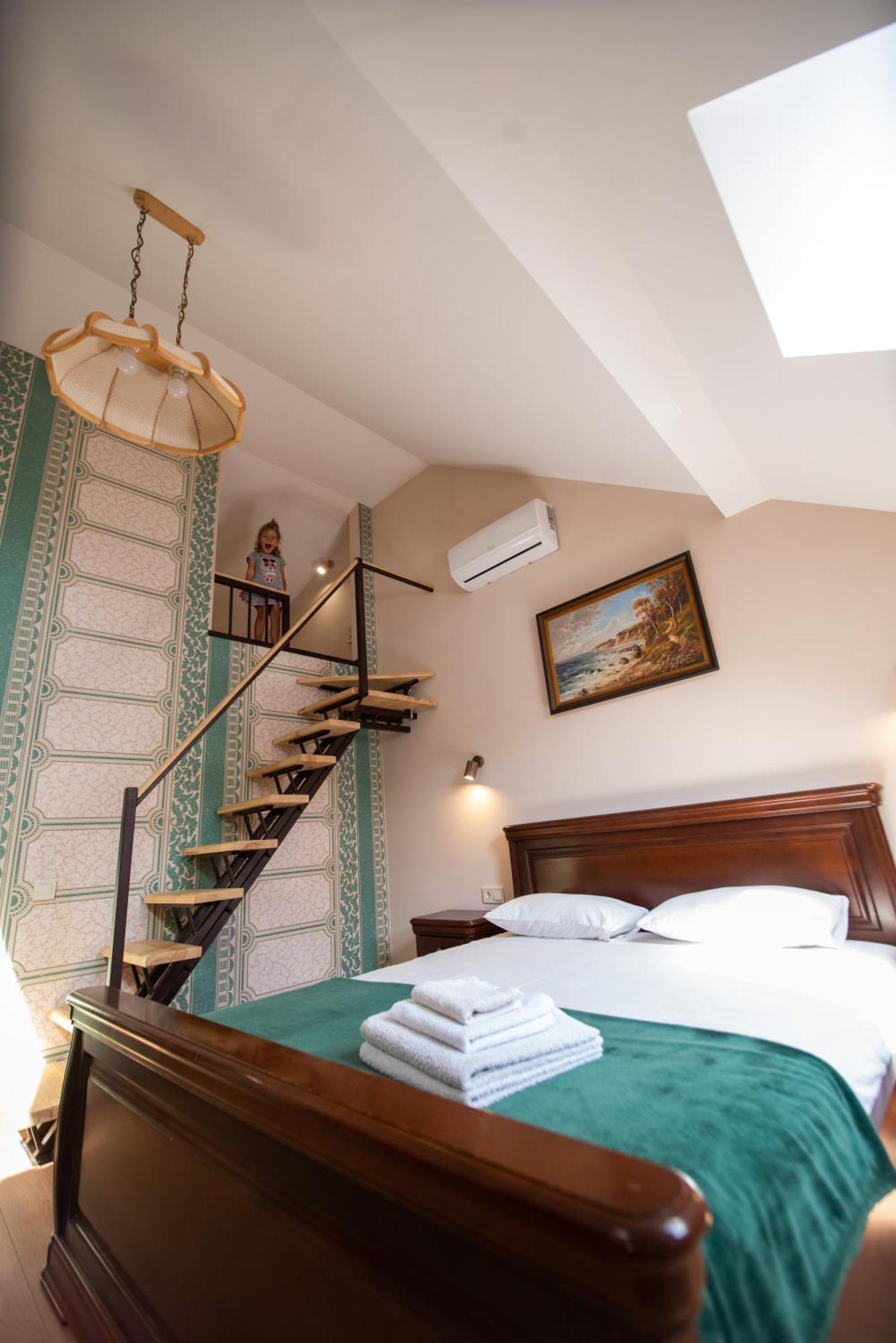 Apart Yaroslava Osmomysla 9 Square - City Center Лвив Екстериор снимка