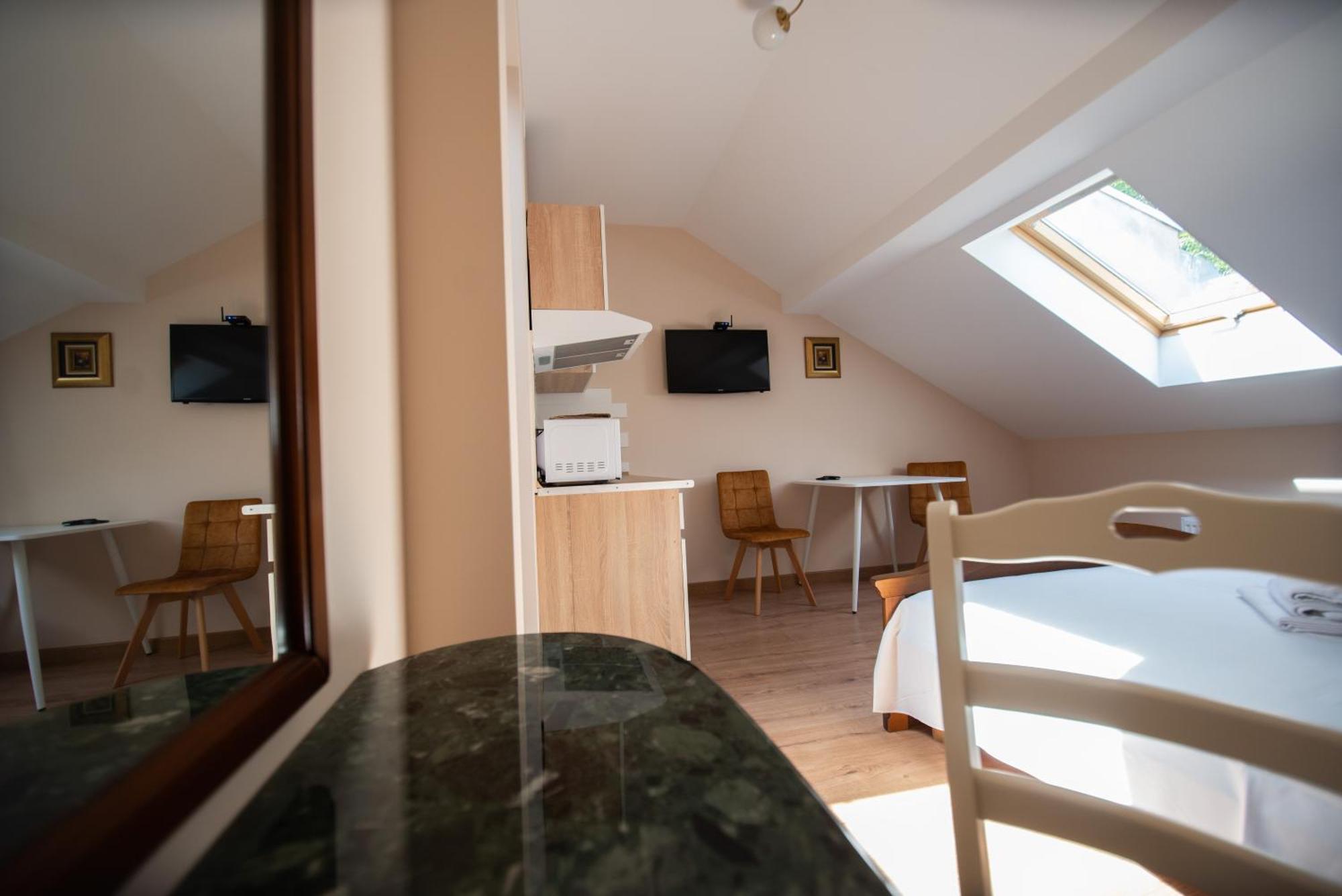 Apart Yaroslava Osmomysla 9 Square - City Center Лвив Стая снимка