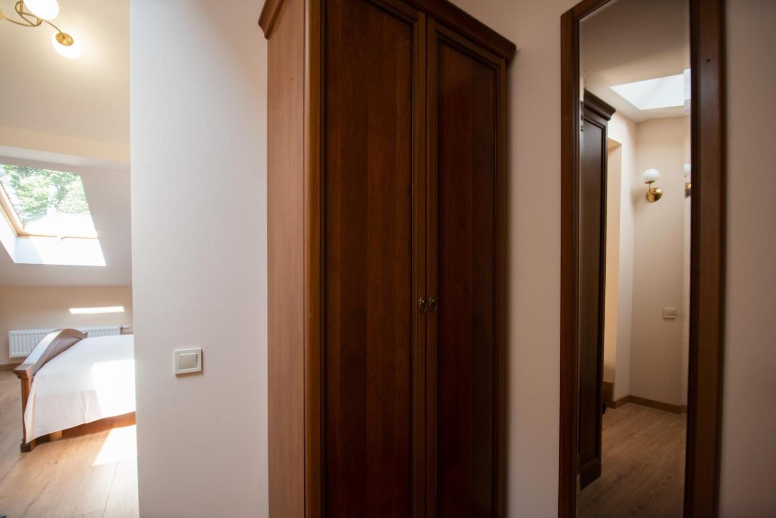 Apart Yaroslava Osmomysla 9 Square - City Center Лвив Стая снимка